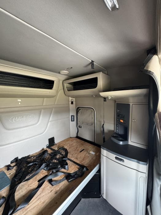 2022 Peterbilt 579 — photo 25