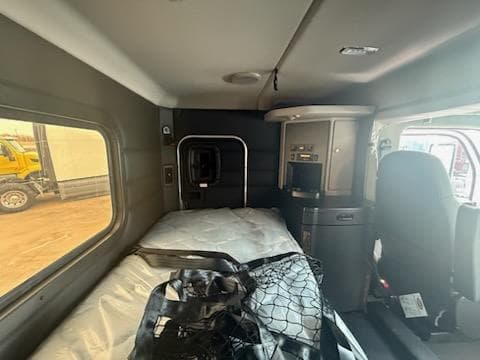 2027 Peterbilt 589 — photo 7