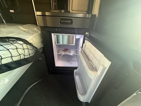 2027 Peterbilt 589 — photo 11