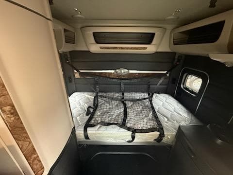 2027 Peterbilt 589 — photo 10