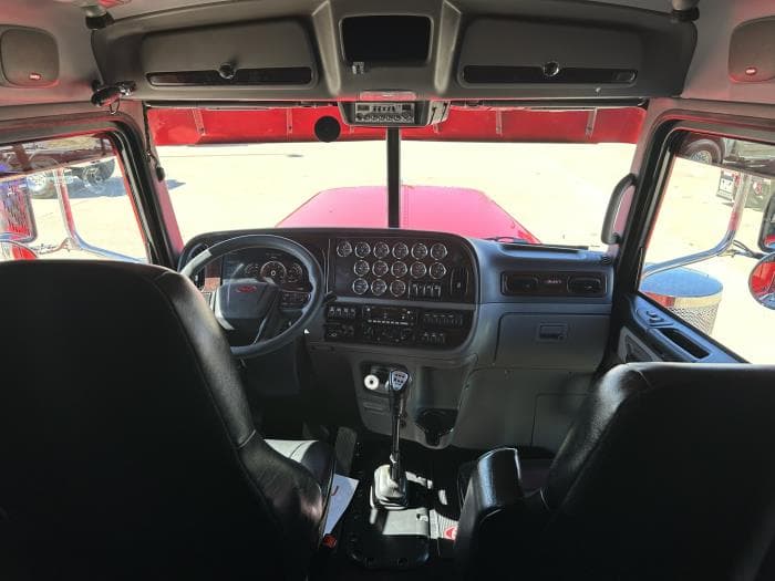 2024 Peterbilt 389 — photo 7