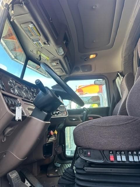 2018 Peterbilt 389 — photo 4