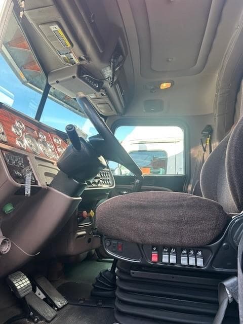 2019 Peterbilt 389 — photo 4
