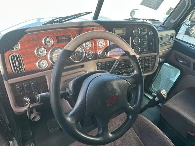 2019 Peterbilt 389 — photo 10