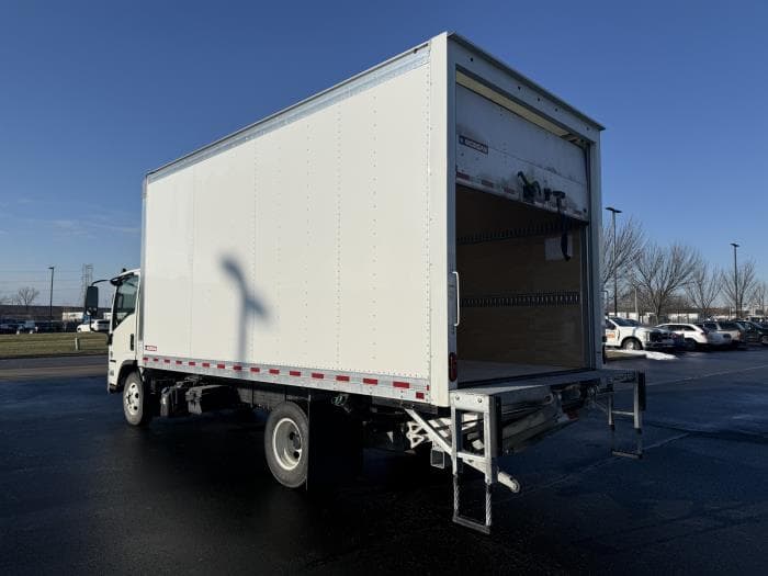 2025 Isuzu NPR — photo 8