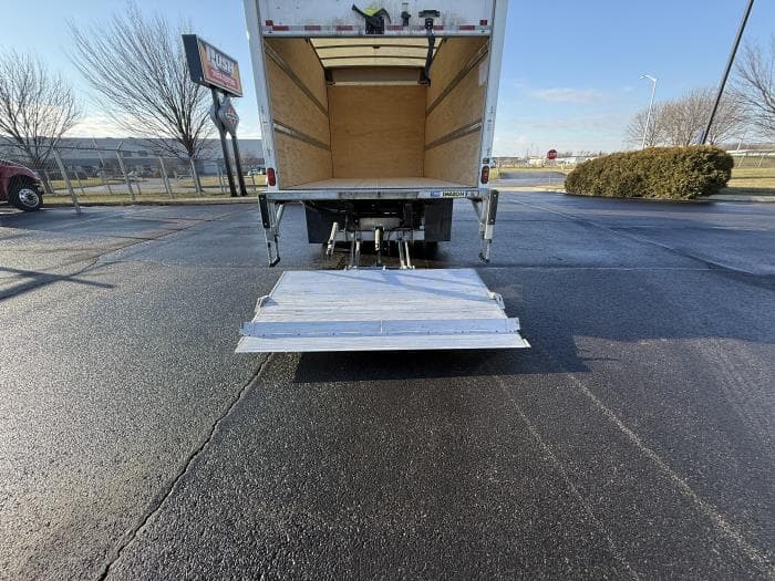 2025 Isuzu NPR — photo 11