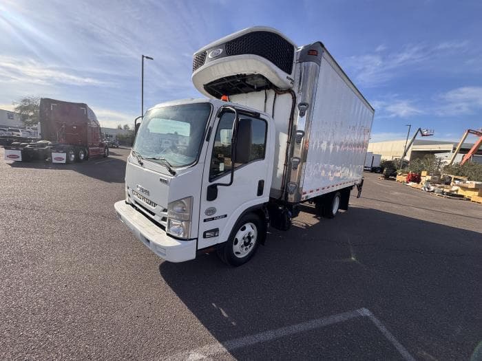 2020 Isuzu NQR — photo 2