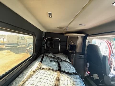 2027 Peterbilt 589 — photo 7