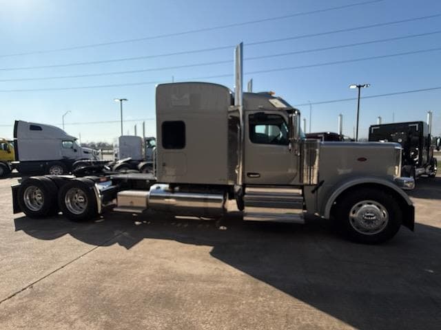 2027 Peterbilt 589 — photo 4