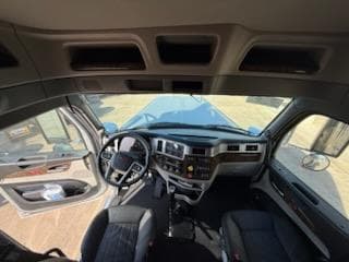 2027 Peterbilt 589 — photo 6