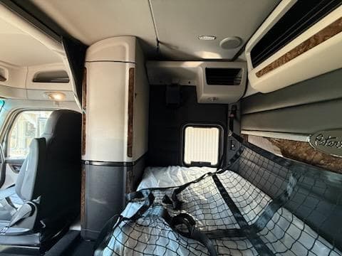 2027 Peterbilt 589 — photo 8