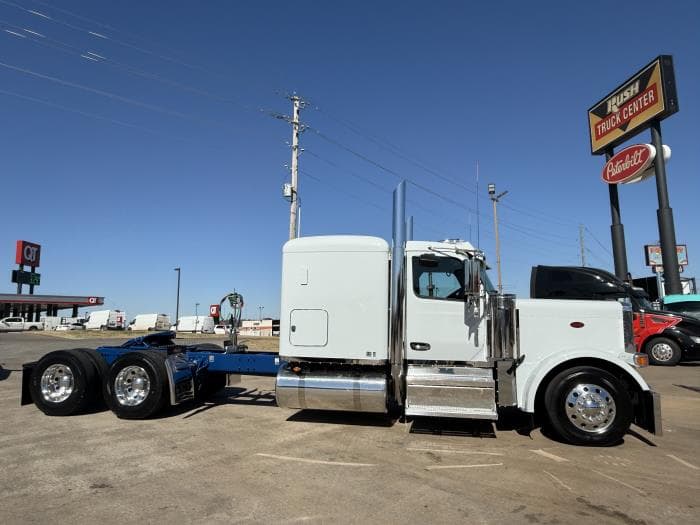 2027 Peterbilt 589 — photo 15