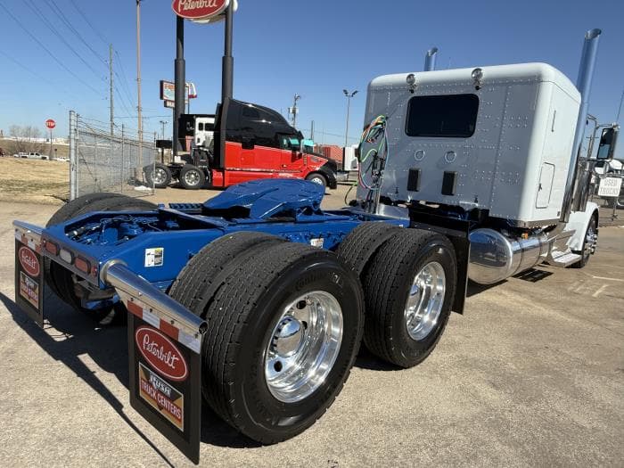 2027 Peterbilt 589 — photo 18