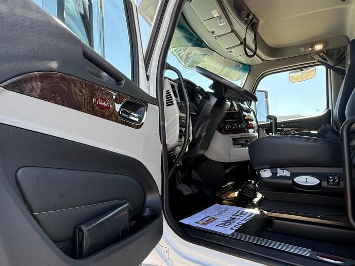 2027 Peterbilt 589 — photo 20