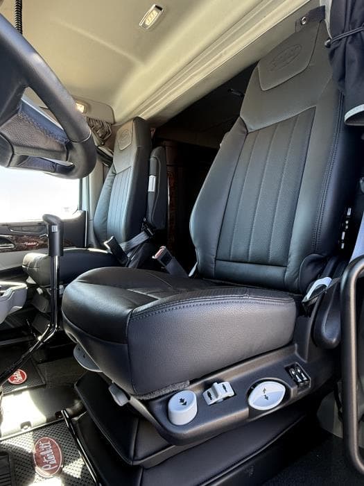 2027 Peterbilt 589 — photo 21
