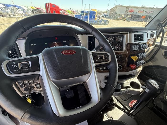 2027 Peterbilt 589 — photo 23
