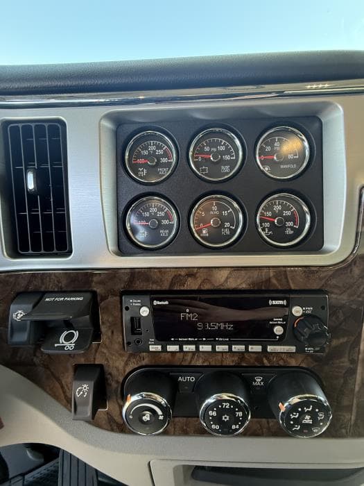 2027 Peterbilt 589 — photo 26