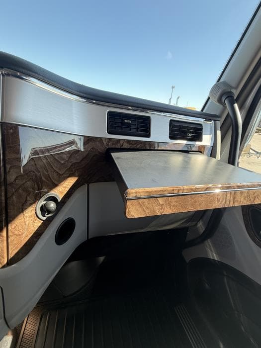 2027 Peterbilt 589 — photo 28