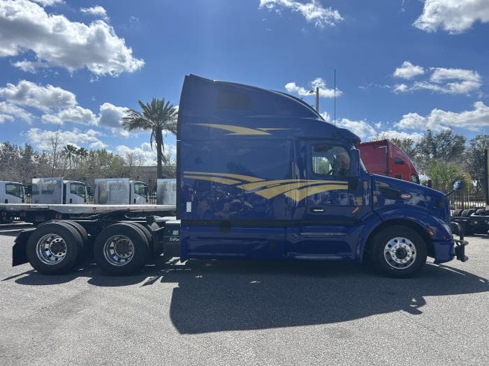 2022 Peterbilt 579 — photo 7