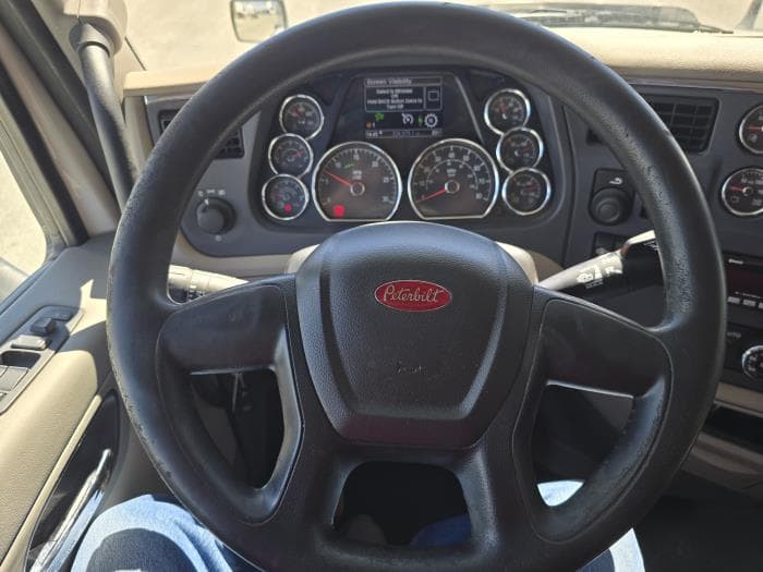 2022 Peterbilt 579 — photo 19
