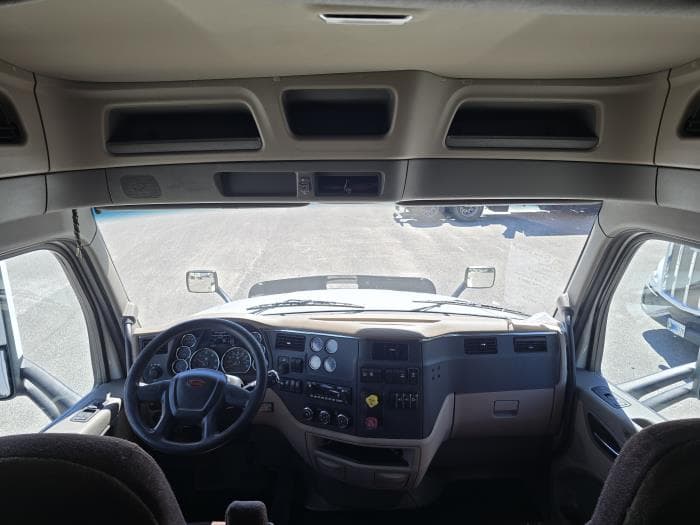 2022 Peterbilt 579 — photo 16