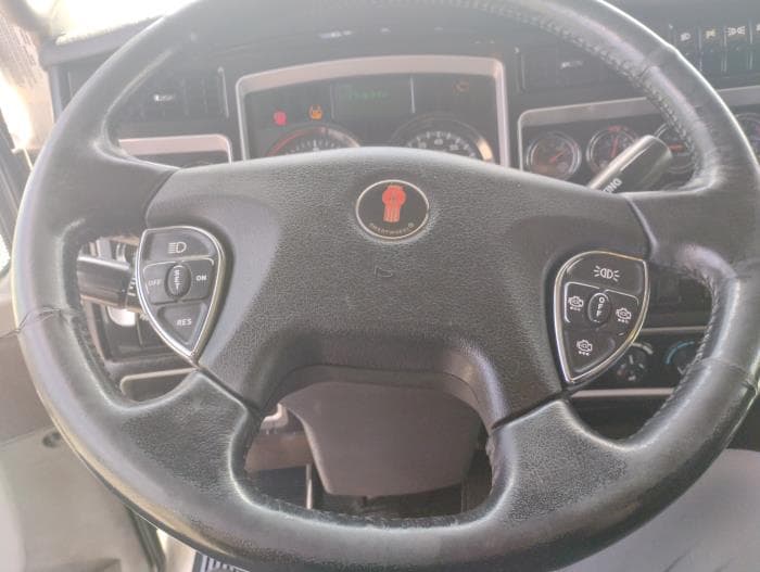 2019 Kenworth T800 — photo 17