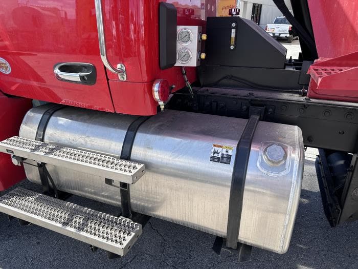 2026 Peterbilt 548 — photo 12