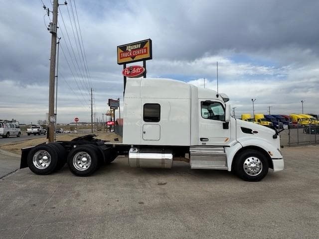 2022 Peterbilt 579 — photo 8