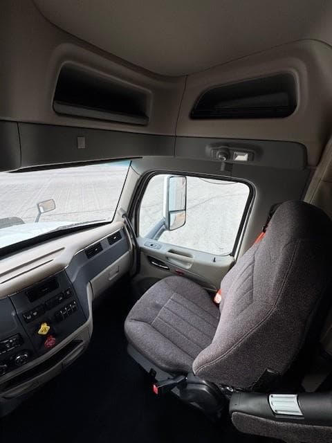 2022 Peterbilt 579 — photo 16