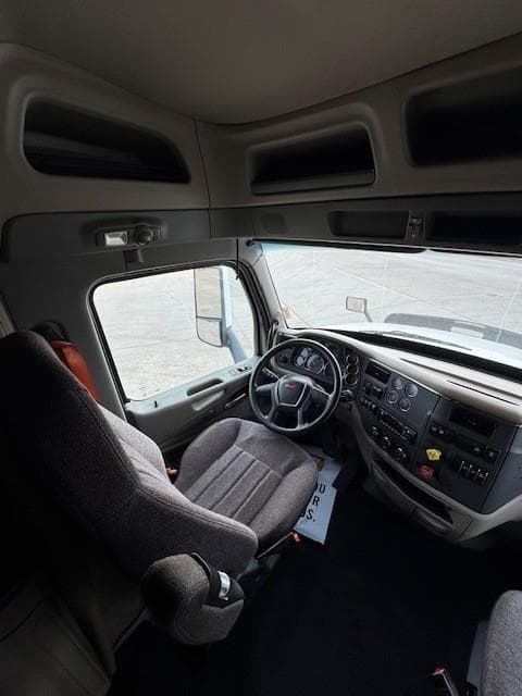2022 Peterbilt 579 — photo 17