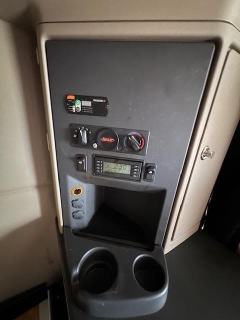 2022 Peterbilt 579 — photo 18