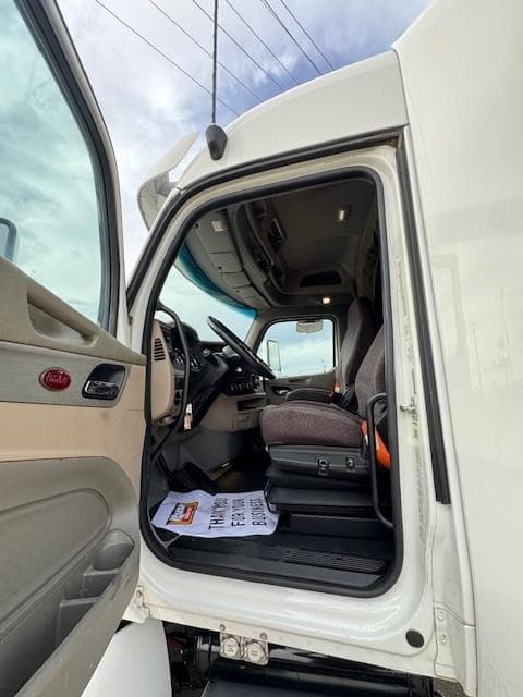 2022 Peterbilt 579 — photo 21