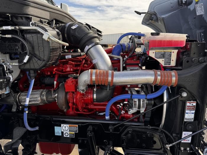 2027 Peterbilt 567 — photo 17