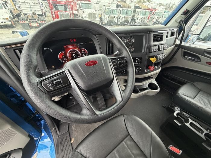 2027 Peterbilt 579 — photo 10