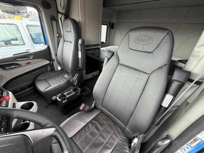 2027 Peterbilt 579 — photo 14