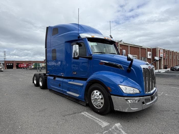 2027 Peterbilt 579 — photo 8