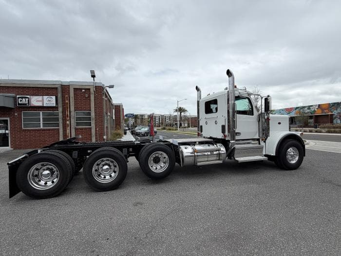 2027 Peterbilt 589 — photo 7