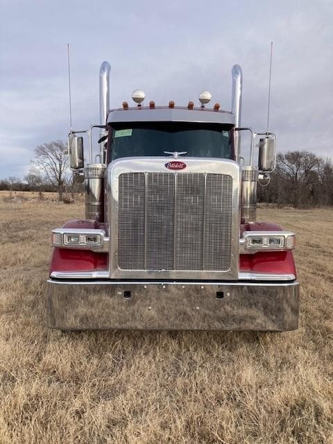 2027 Peterbilt 589 — photo 11