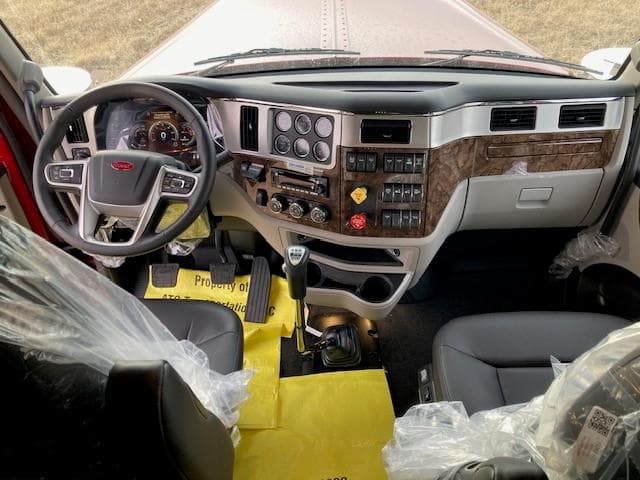 2027 Peterbilt 589 — photo 18