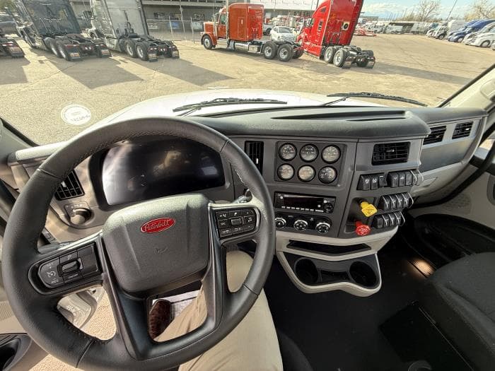 2027 Peterbilt 567 — photo 11