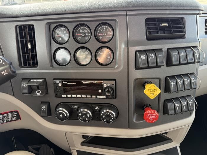 2027 Peterbilt 567 — photo 14