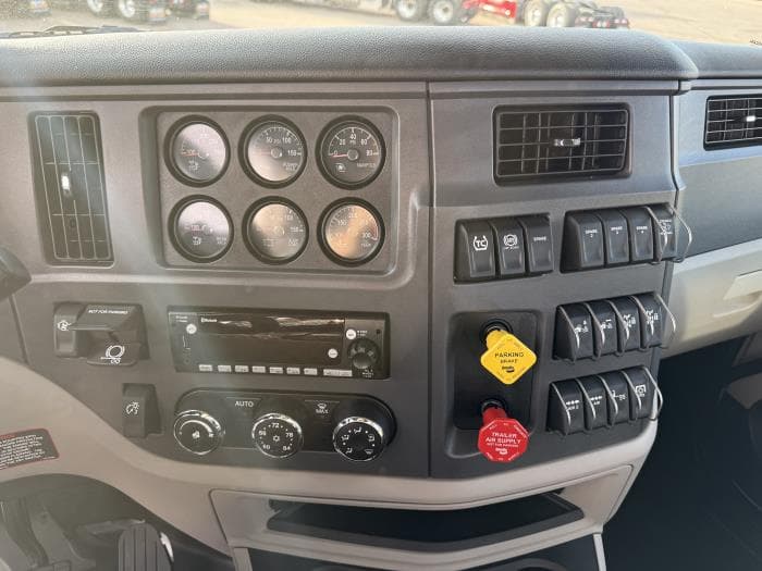 2027 Peterbilt 567 — photo 14