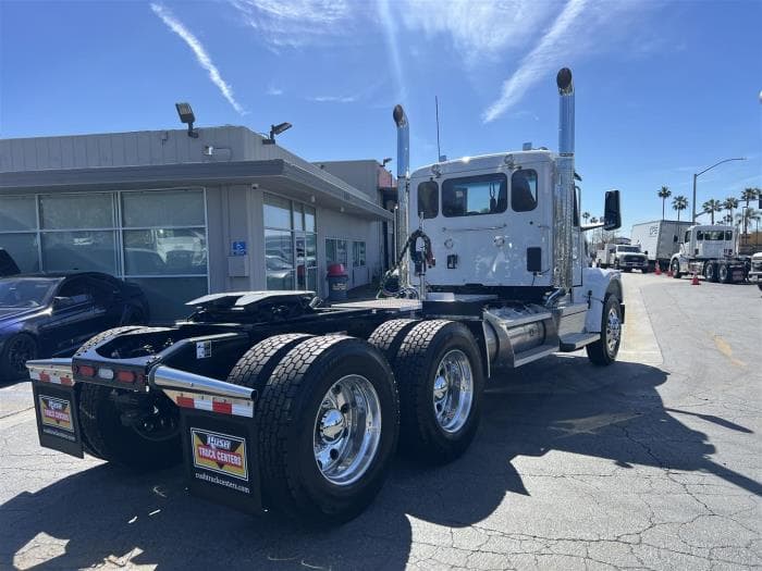 2025 Peterbilt 567 — photo 7