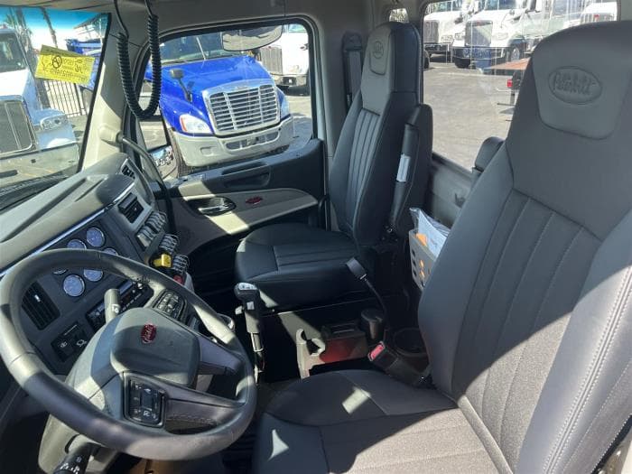 2025 Peterbilt 567 — photo 18