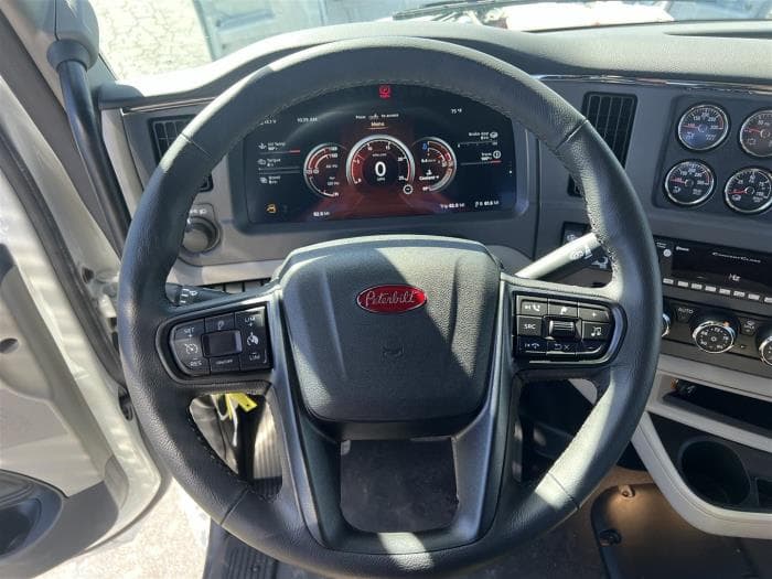 2025 Peterbilt 567 — photo 26