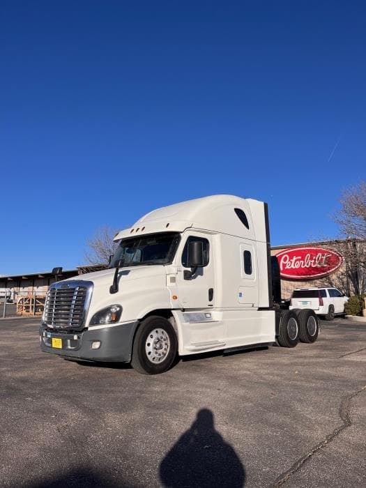 2020 Freightliner Cascadia — photo 2