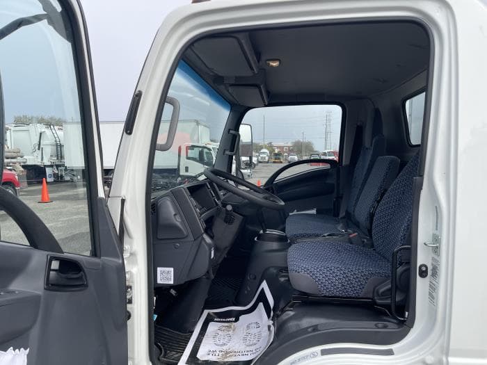 2026 Isuzu NPR — photo 11