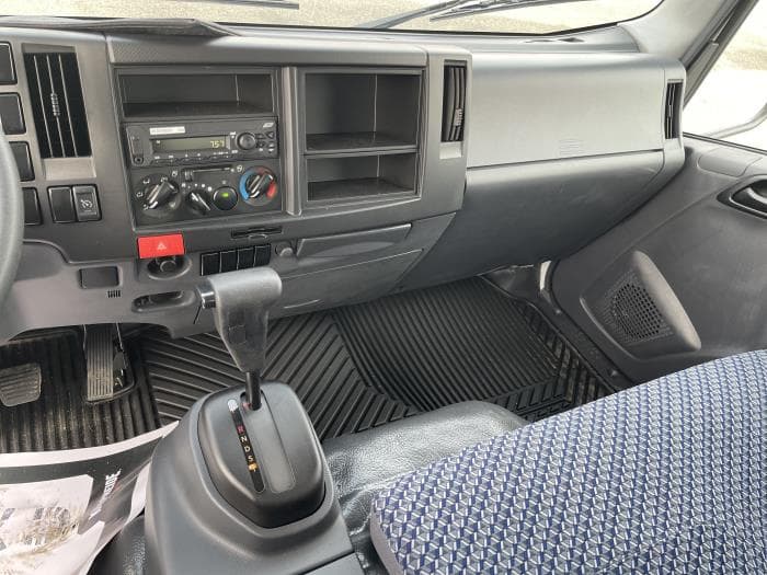 2026 Isuzu NPR — photo 13