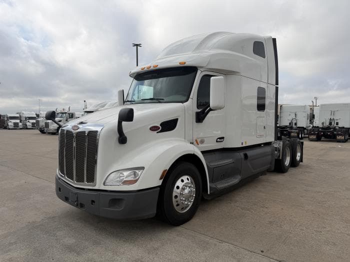 2021 Peterbilt 579 — photo 2