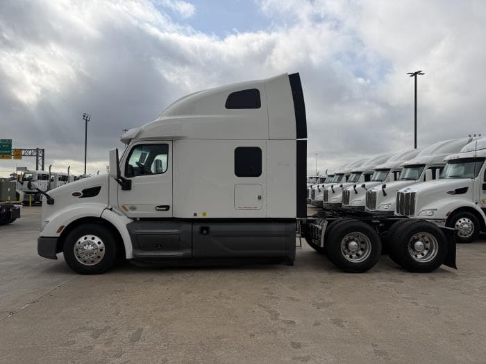 2021 Peterbilt 579 — photo 3